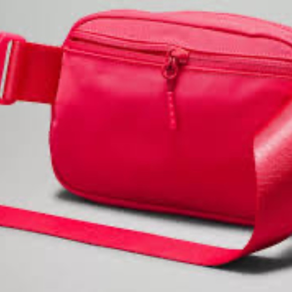 Lululemon Everywhere Belt Bag 1L- LIP GLOSS - Picture 2 of 6